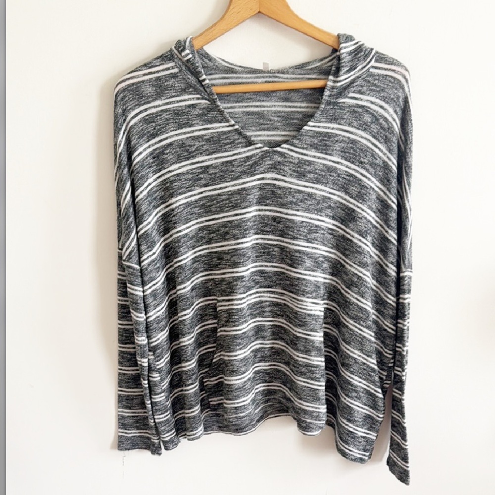 Out From Under Urban Outfitters grey white stripe plush lightweight hoodie sz M
